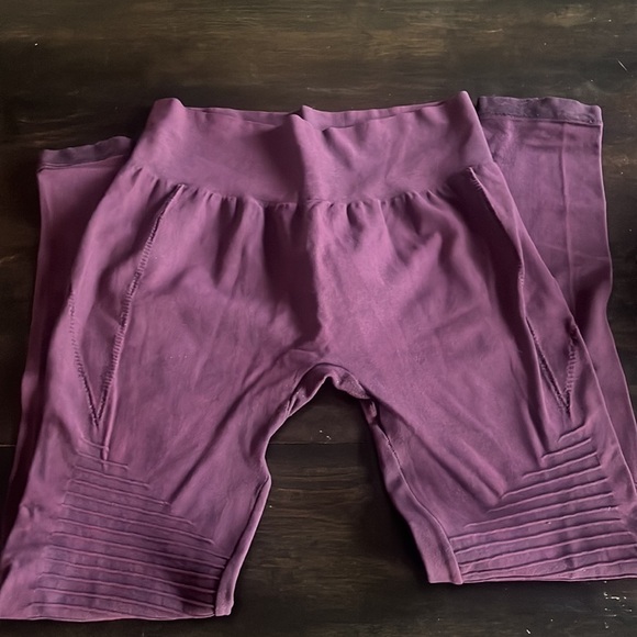 YELETE Burgundy Leggings - Picture 3 of 5